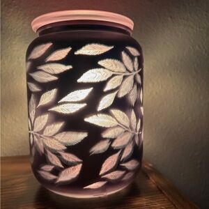 Scentsy Unbe-leaf-able Warmer - etched gold and violet shimmer